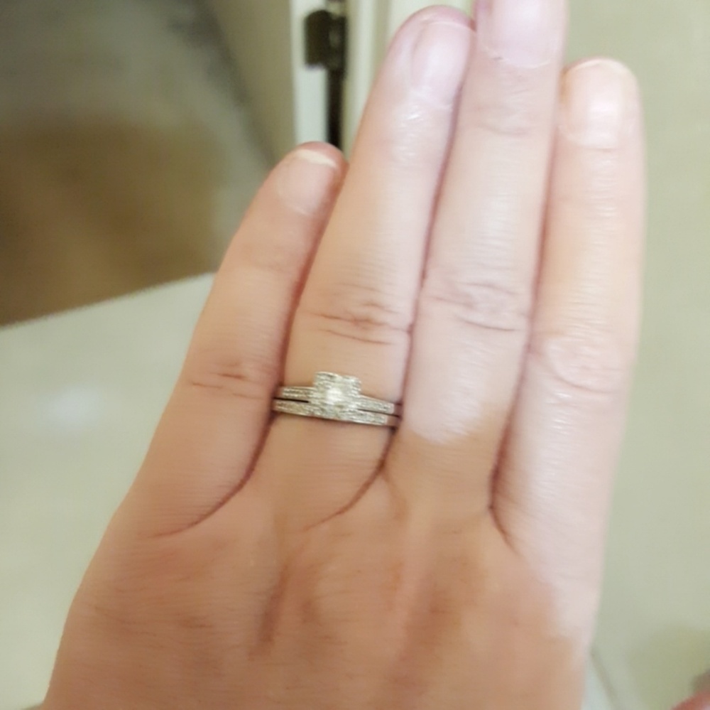 Size 7 diamond ring with band